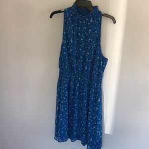 Blue floral print dress with triple clasp. Perfect for wedding season!